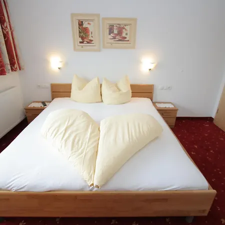 Stylish Flats In Near Lift Lejlighed