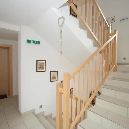 Stylish Flats In Near Lift Appartement *